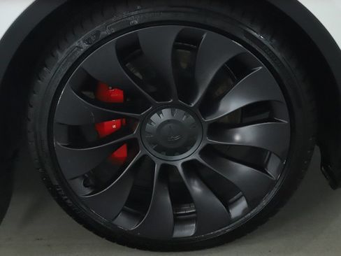 Used 2022 Tesla Model Y Performance AWD/4WD image 10