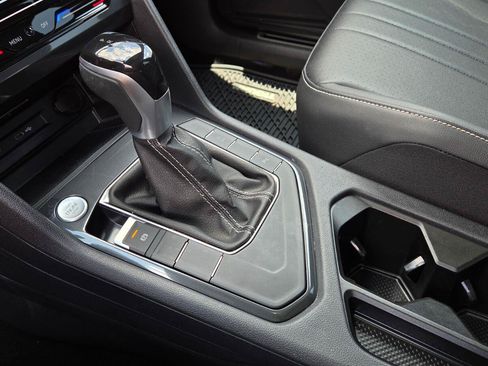 Certified 2024 Volkswagen Tiguan SE R-Line FWD image 34