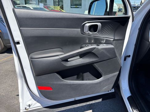 Used 2024 Kia Sorento S image 18