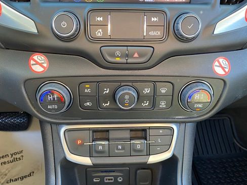 Used 2023 GMC Terrain SLT image 25