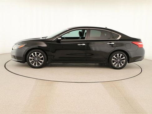 Used 2017 Nissan Altima 2.5 SL w/ 2.5 Technology Package image 2