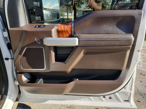 Used 2019 Ford F250 King Ranch w/ Chrome Package image 39