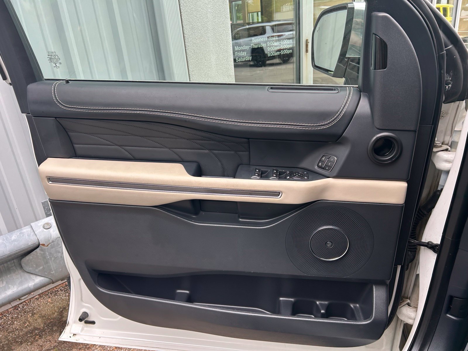 Used 2022 Ford Expedition Max Platinum AWD/4WD image 15