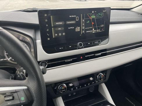 Used 2025 Mitsubishi Outlander SE image 27