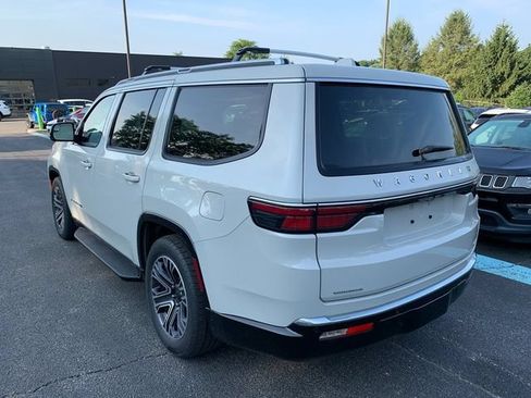 Used 2022 Jeep Wagoneer Series III w/ Rear Seat Video Group 1 AWD/4WD image 2