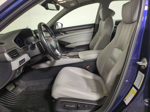 Used 2018 Honda Accord Touring image 9