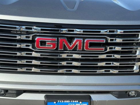 Used 2023 GMC Canyon Denali image 4