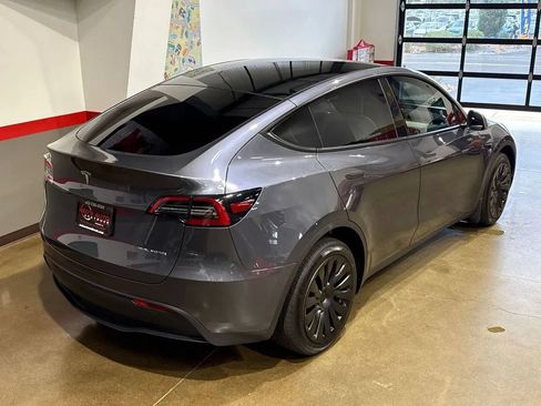 Used 2023 Tesla Model Y Long Range AWD/4WD image 43