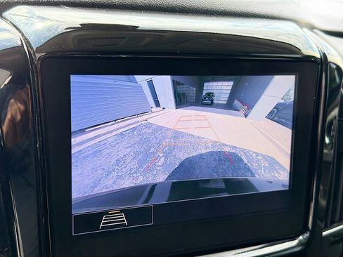 Used 2020 Chevrolet Traverse LT FWD image 13