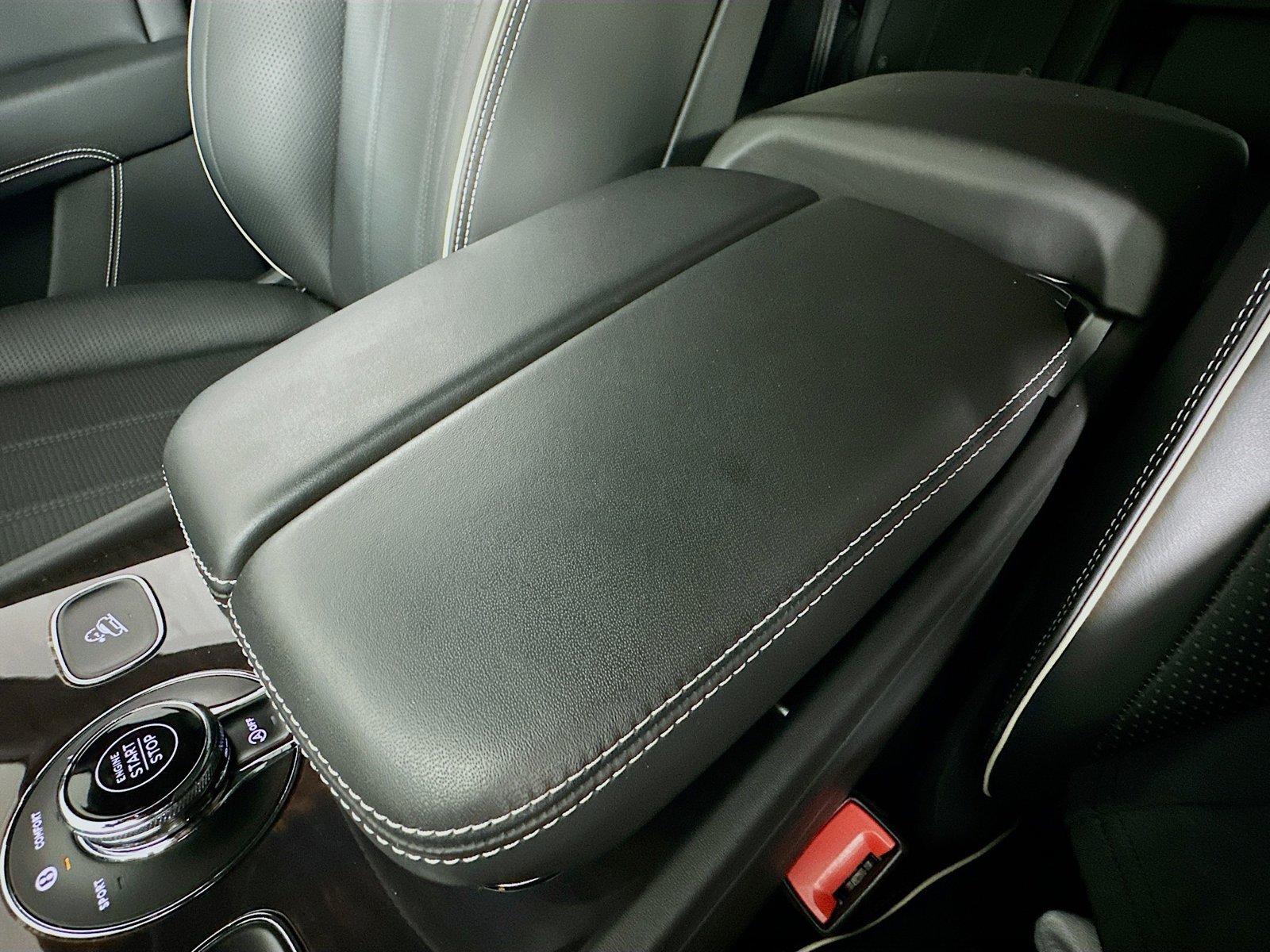 Used 2022 Bentley Bentayga AWD/4WD image 31