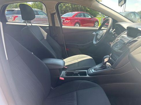 Used 2018 Ford Focus SE FWD image 23