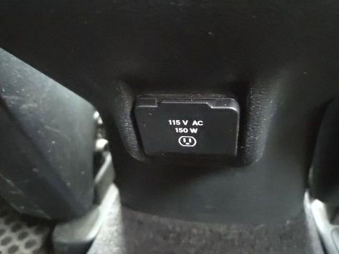 Used 2015 Jeep Cherokee Latitude w/ Cold Weather Group image 20