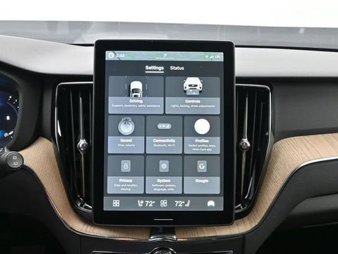 New 2027 Volvo XC60 B5 Plus AWD/4WD image 17