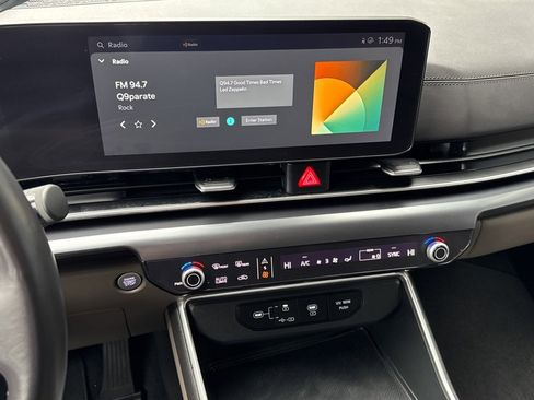 Used 2025 Kia Carnival image 6