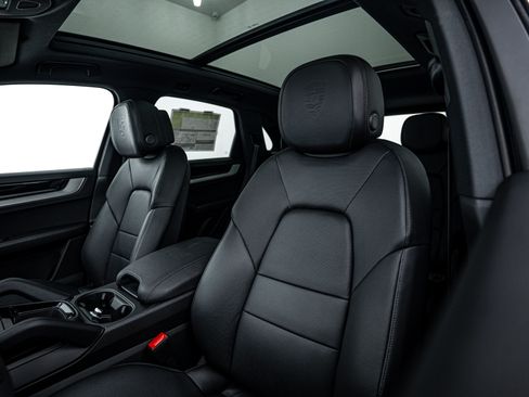 New 2025 Porsche Cayenne E-Hybrid image 18