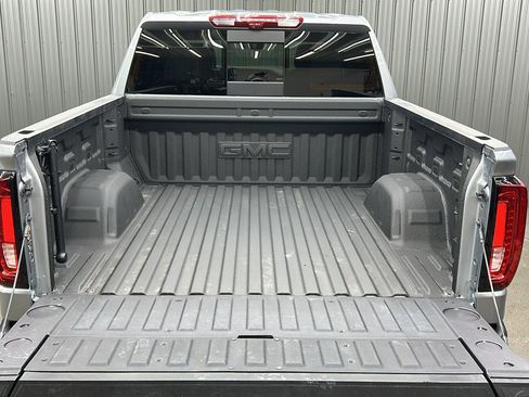 Used 2025 GMC Sierra 1500 AT4 w/ AT4 Premium Package image 17