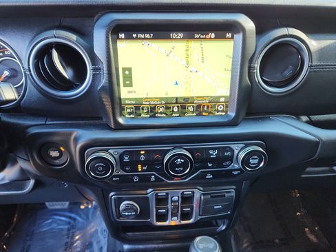 Used 2022 Jeep Wrangler Unlimited Sahara w/ Cold Weather Group image 16