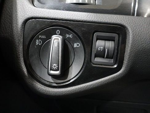 Used 2017 Volkswagen Golf S image 27