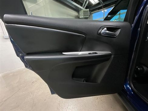 Used 2017 Dodge Journey SE image 18