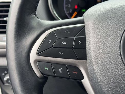 Used 2022 Jeep Grand Cherokee Laredo X image 23