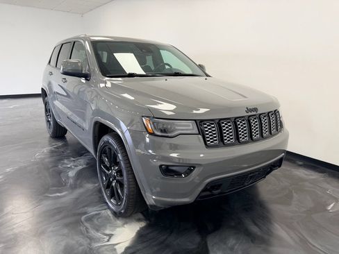 Used 2022 Jeep Grand Cherokee Altitude AWD/4WD image 23