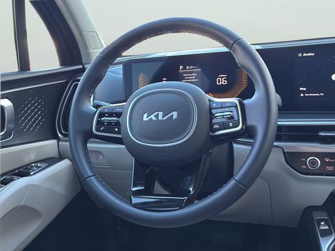 Used 2025 Kia Sorento S w/ Panoramic Sunroof Package FWD image 19