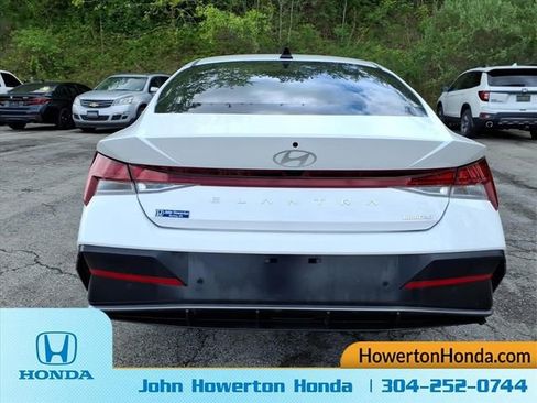 Used 2024 Hyundai Elantra Limited FWD image 5