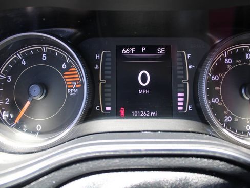 Used 2019 Jeep Cherokee Latitude w/ Popular Appearance Group AWD/4WD image 14
