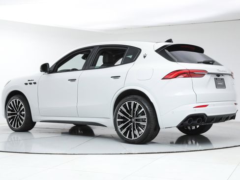 New 2025 Maserati Grecale Modena image 3