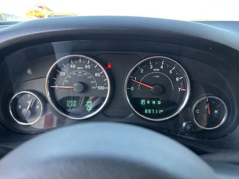 Used 2018 Jeep Wrangler Unlimited Rubicon w/ Connectivity Group image 14