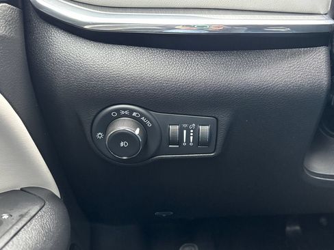 Used 2022 Jeep Compass Limited w/ Sun and Sound Group AWD/4WD image 22