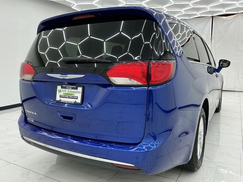 Used 2020 Chrysler Pacifica Touring w/ Advanced Safetytec Group FWD image 8