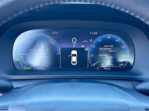 Used 2023 Toyota Crown Limited image 12