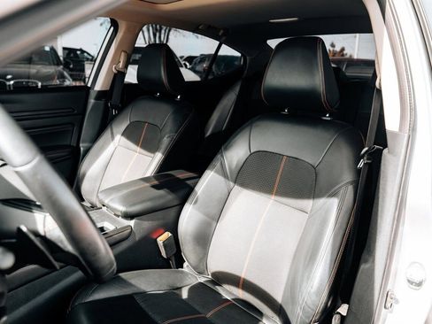 Used 2019 Nissan Altima 2.5 SR w/ SR Premium Package image 17