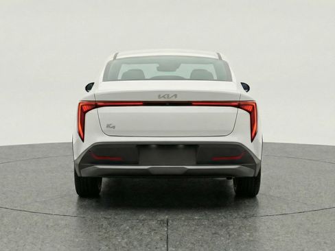 Used 2025 Kia K4 LXS image 7