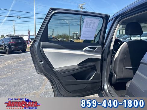 Used 2025 Volkswagen Taos SE AWD/4WD image 25