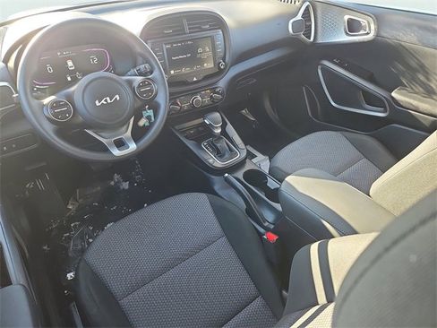Used 2023 Kia Soul LX w/ LX Technology Package image 11