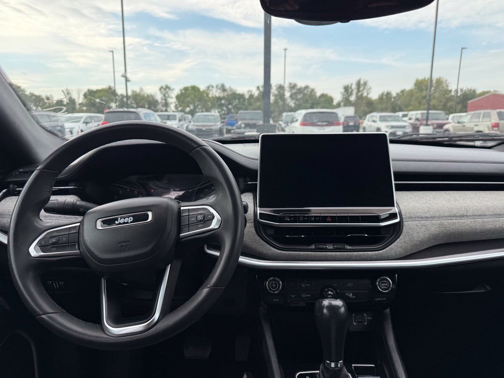 Used 2023 Jeep Compass Latitude AWD/4WD image 38