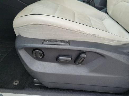 Used 2018 Volkswagen Tiguan SEL Premium FWD image 10