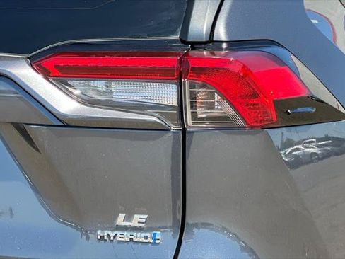 Certified 2020 Toyota RAV4 LE w/ Carpet Mat Package AWD/4WD image 31