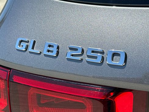 Certified 2022 Mercedes-Benz GLB 250 4MATIC image 40