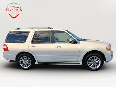 Used 2017 Ford Expedition Limited RWD image 4