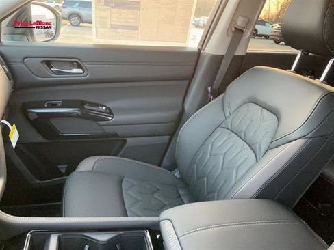 New 2026 Nissan Pathfinder Platinum FWD image 34
