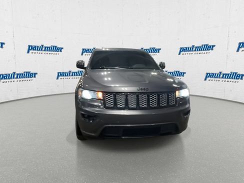 Used 2018 Jeep Grand Cherokee Altitude AWD/4WD image 3