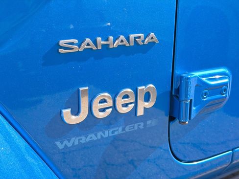 Used 2023 Jeep Wrangler Unlimited Sahara AWD/4WD image 14