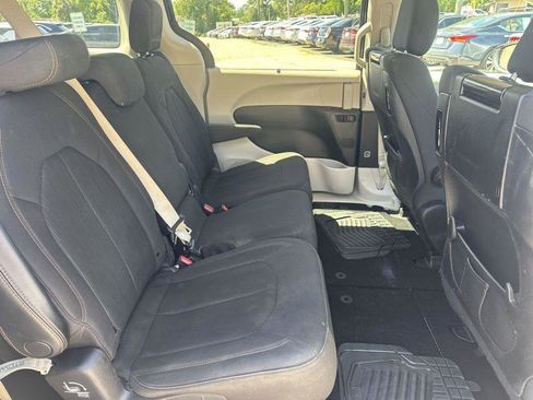 Used 2019 Chrysler Pacifica Touring Plus FWD image 13