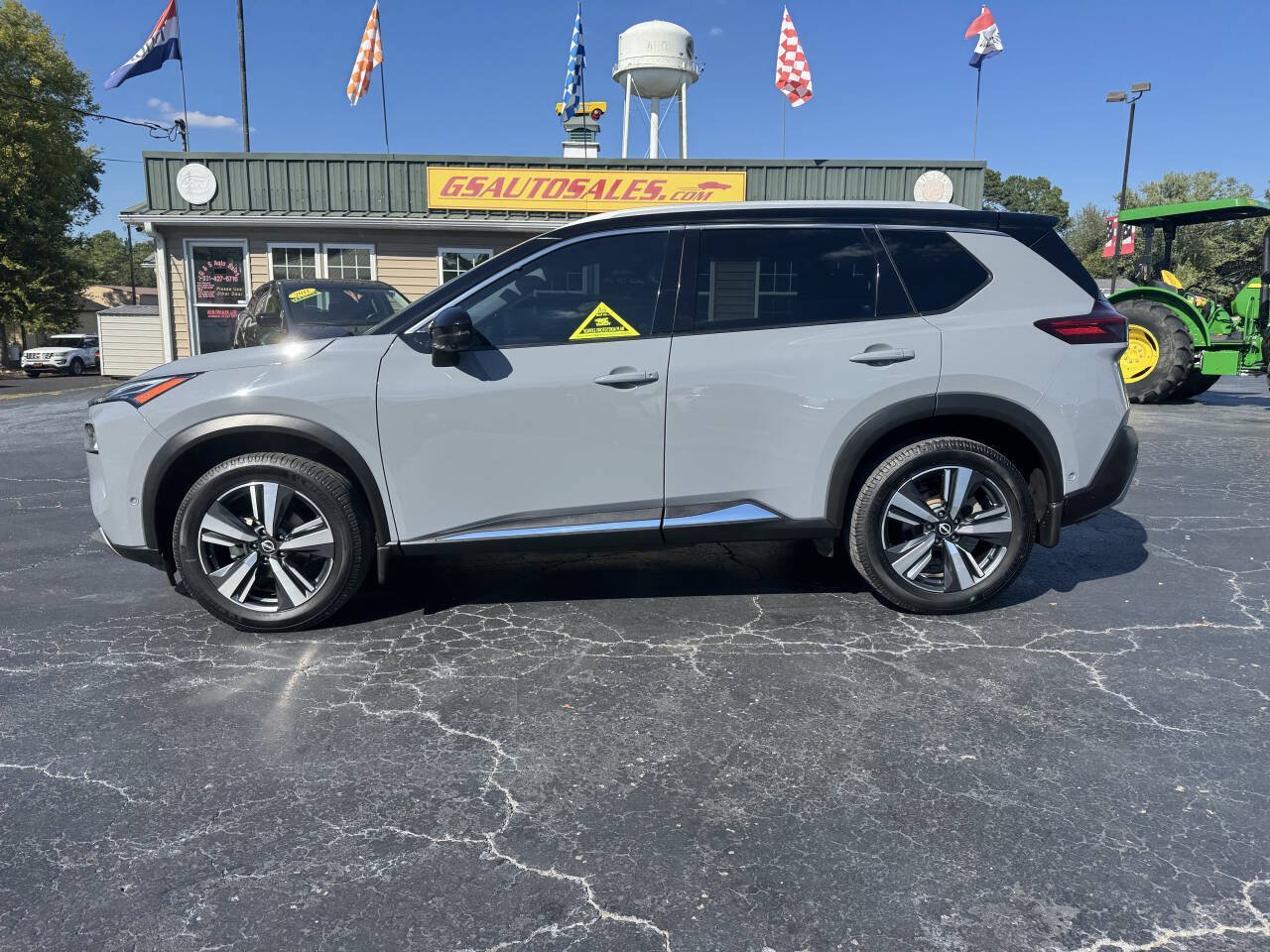 Used 2022 Nissan Rogue Platinum w/ Head-Up Display Package FWD image 2