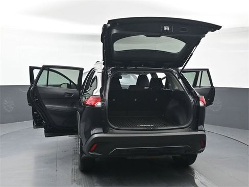 Used 2023 Toyota Corolla Cross LE image 48
