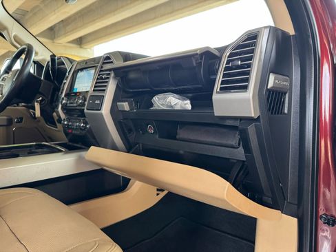 Used 2017 Ford F250 Lariat w/ Chrome Package image 28