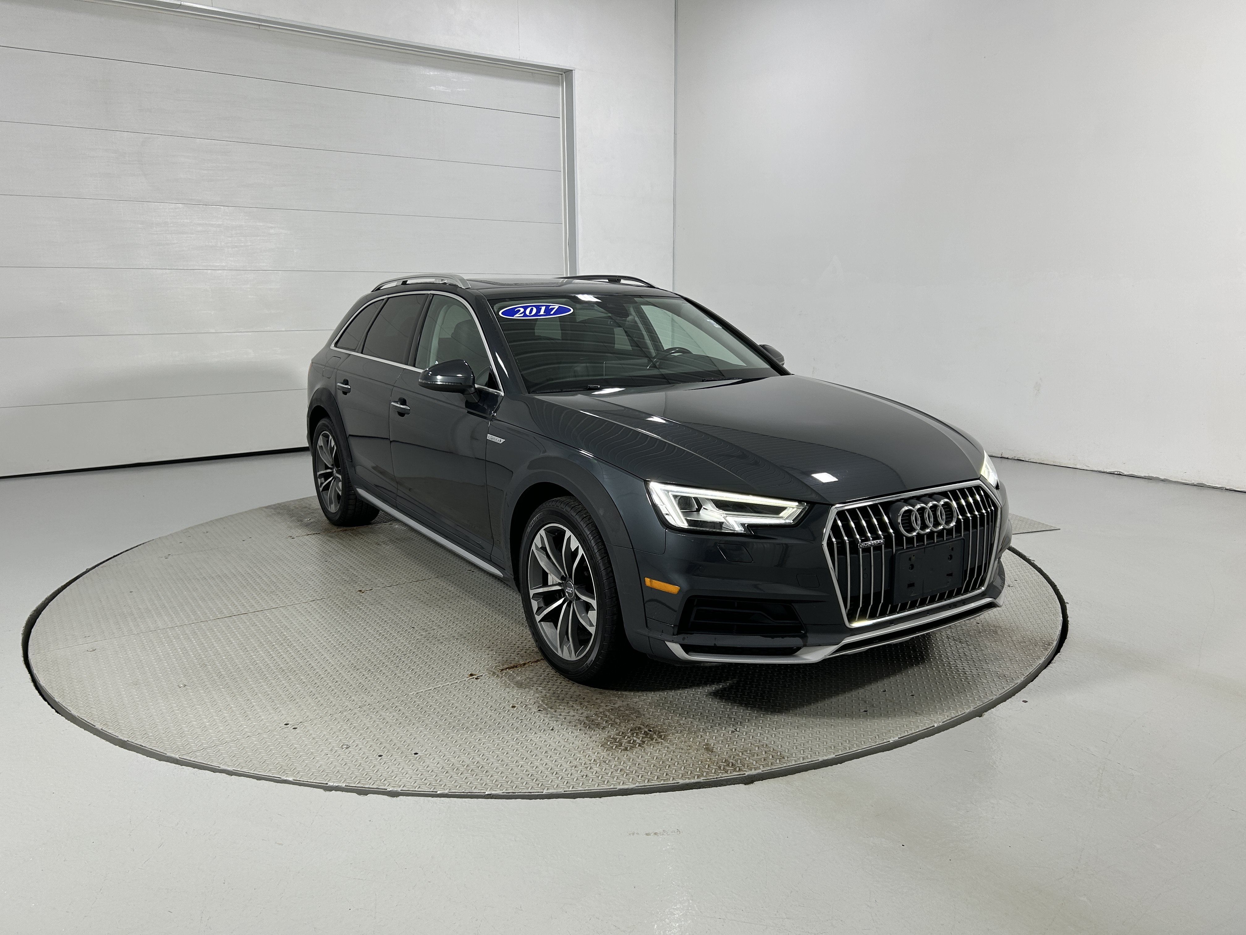 Used 2017 Audi A4 2.0T allroad Premium Plus AWD/4WD image 2